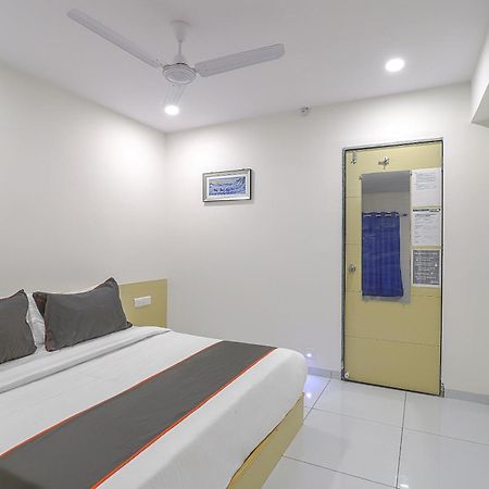 Hotel O La Veera Ahmedabad Extérieur photo