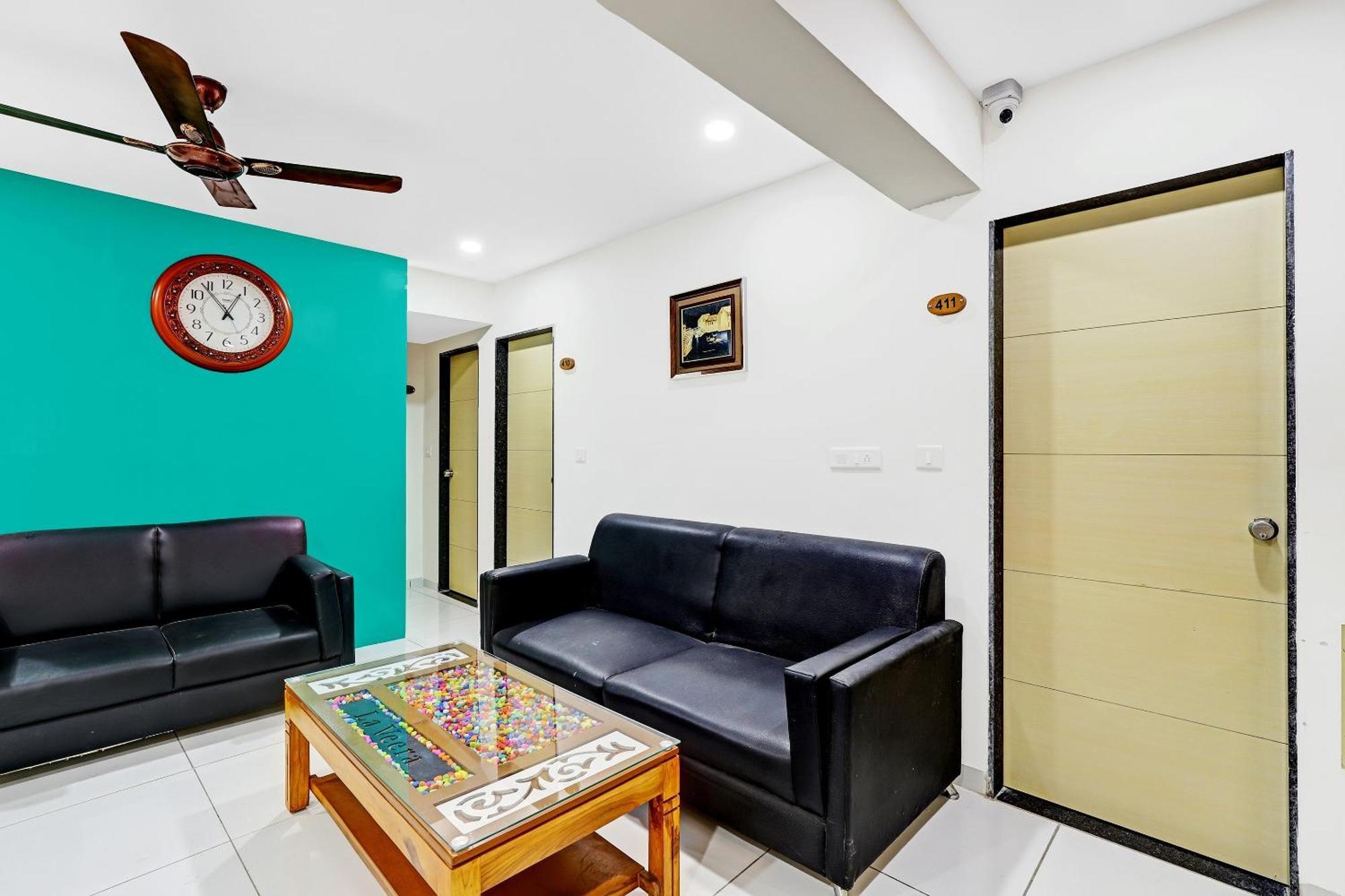 Hotel O La Veera Ahmedabad Extérieur photo