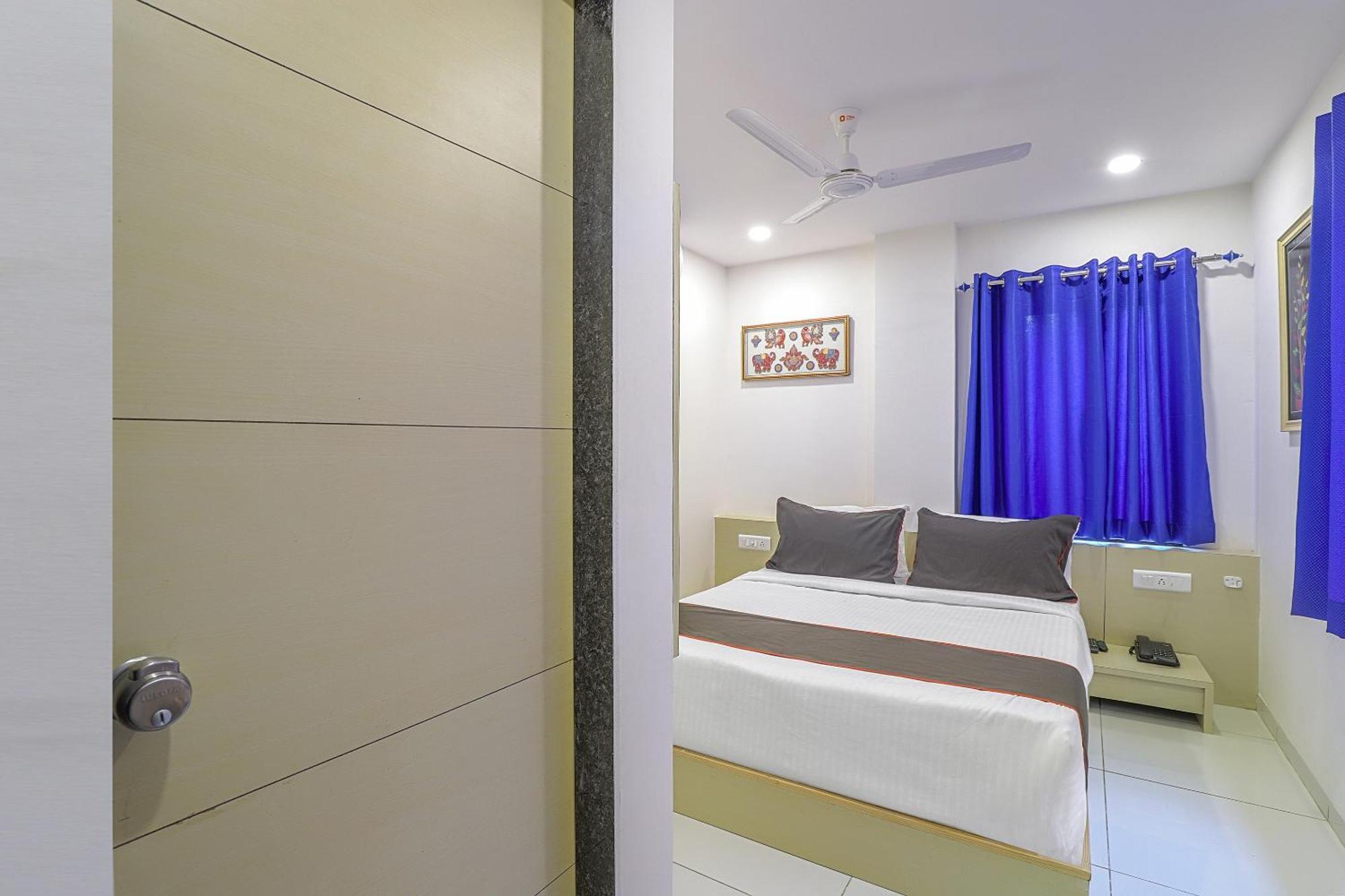 Hotel O La Veera Ahmedabad Extérieur photo